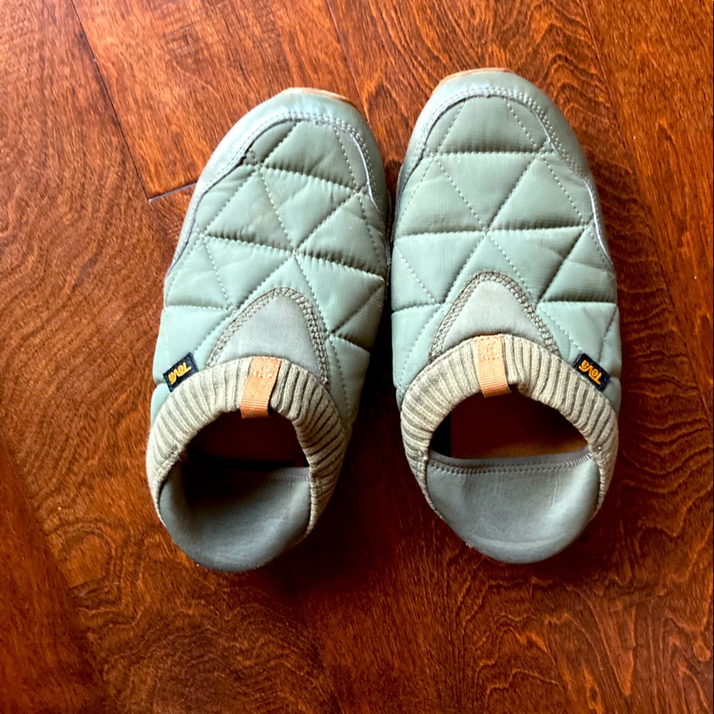Teva reEMBER green slip on shoes Women’s 8/mens 6